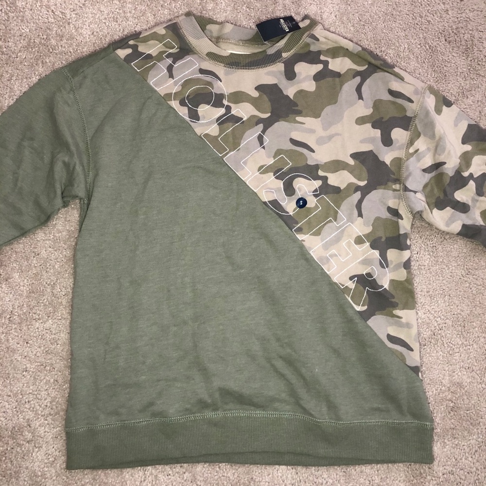 Green Hollister sweatshirt